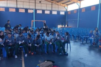Foto - MAIO LARANJA 2024 PEÇA TEATRAL