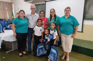 Foto - ENTREGA SIMBOLICA DE MOCHILAS 2024 