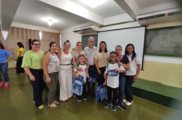 Foto - ENTREGA SIMBOLICA DE MOCHILAS 2024 