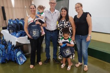 Foto - ENTREGA SIMBOLICA DE MOCHILAS 2024 