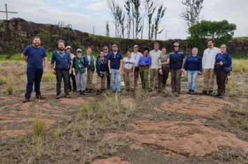 Foto - SOCIEDADE GEOLÓGICA DO BRASIL - LAVA EM CORDAS, BANDEIRANTES-PR2023