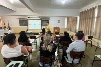 Foto - Capacitação de professores e funcionários