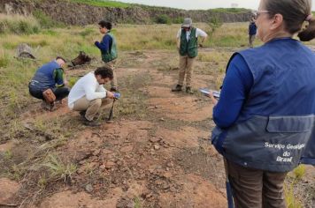 Foto - SOCIEDADE GEOLÓGICA DO BRASIL - LAVA EM CORDAS, BANDEIRANTES-PR2023