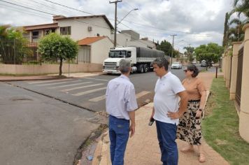 Foto - OBRAS EM VIAS PÚBLICAS, ESCOLA E ENTREGA DE VEÍCULO À SECRETARIA DE AGRICULTURA