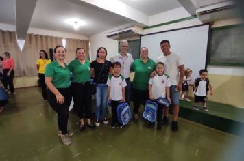 Foto - ENTREGA SIMBOLICA DE MOCHILAS 2024 