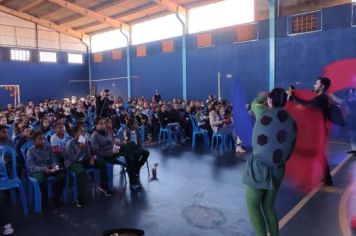 Foto - MAIO LARANJA 2024 PEÇA TEATRAL