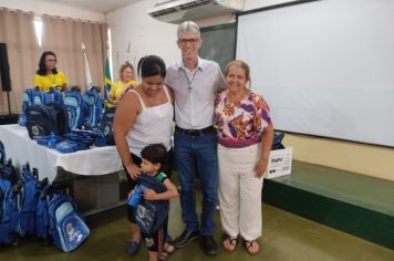 Foto - ENTREGA SIMBOLICA DE MOCHILAS 2024 