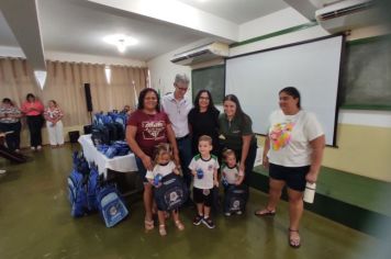 Foto - ENTREGA SIMBOLICA DE MOCHILAS 2024 