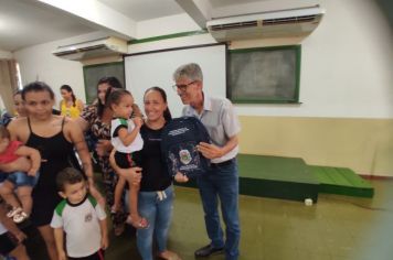 Foto - ENTREGA SIMBOLICA DE MOCHILAS 2024 