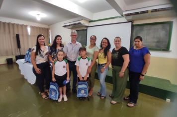 Foto - ENTREGA SIMBOLICA DE MOCHILAS 2024 