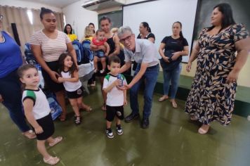 Foto - ENTREGA SIMBOLICA DE MOCHILAS 2024 