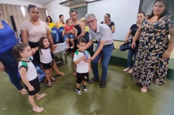 Foto - ENTREGA SIMBOLICA DE MOCHILAS 2024 