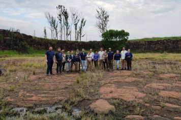 Foto - SOCIEDADE GEOLÓGICA DO BRASIL - LAVA EM CORDAS, BANDEIRANTES-PR2023