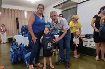 Foto - ENTREGA SIMBOLICA DE MOCHILAS 2024 