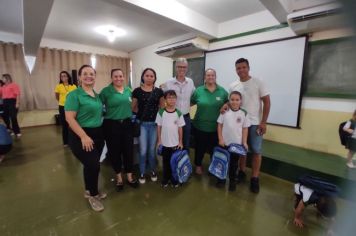 Foto - ENTREGA SIMBOLICA DE MOCHILAS 2024 