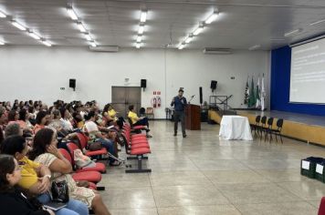 Foto - Capacitação de professores e funcionários