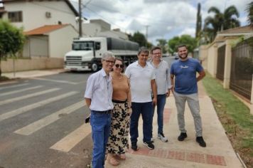 Foto - OBRAS EM VIAS PÚBLICAS, ESCOLA E ENTREGA DE VEÍCULO À SECRETARIA DE AGRICULTURA