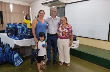 Foto - ENTREGA SIMBOLICA DE MOCHILAS 2024 