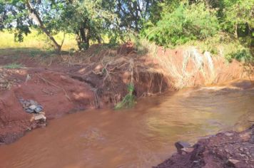 Matérias, fotos e vídeos mostram a extensão dos danos.