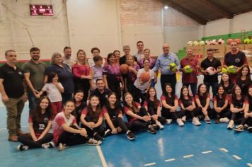 CREM RECEBE KIT ESPORTIVO MULTIMODALIDADE.