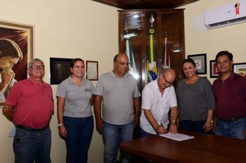 Contrato assinado, obras da Escola Santa Terezinha iniciam nos próximos dias