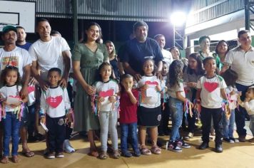 Comemoração de Dia dos Pais teve início na noite de ontem na escola municipal Maria de Lourdes Guedes Mendes.