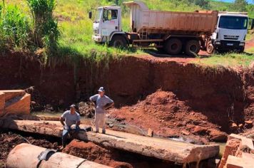 Ponte do bairro Cabiúna e a ponte que liga o bairro Perobinha  ao bairro Juca Batista são recuperados pela Prefeitura esta semana