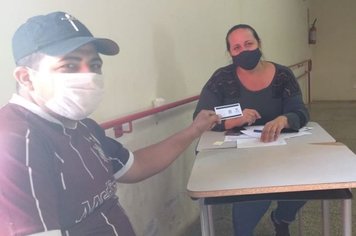 ‘Cartão Comida Boa’ está sendo entregue para mais de 3.700 beneficiados em Bandeirantes