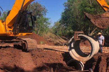 Prefeitura de Bandeirantes continua com manutenção nas estradas rurais devastadas pelas enchentes.