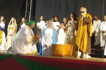 CANTATAS DE NATAL 2023 DE BANDEIRANTES TEM INICIO NA PRAÇA BRASIL 