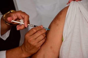 Saúde aplica vacina ‘Pneumococica 23’ a idosos do Lar São Vicente de Paulo