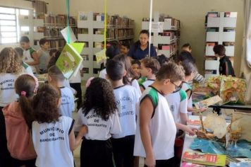 BIBLIOTECA MUNICIPAL CELEBRA DIA DO LIVRO COM AÇÕES QUE REFORÇAM A IMAGINAÇÃO DAS CRIANÇAS.