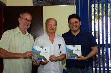 Diretor geral do Detran-PR visita prefeito Lino Martins