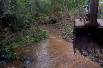 Prefeitura realizou primeira etapa da limpeza no Córrego Ribeirão das Antas em toda a extensão urbana. 