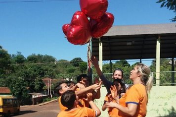 Alunos concluem os trabalhos para projeto de trânsito