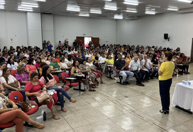 Ano letivo de 2023 começa com cursos de capacitação para os 400 professores e 90 funcionários da rede municipal de educação