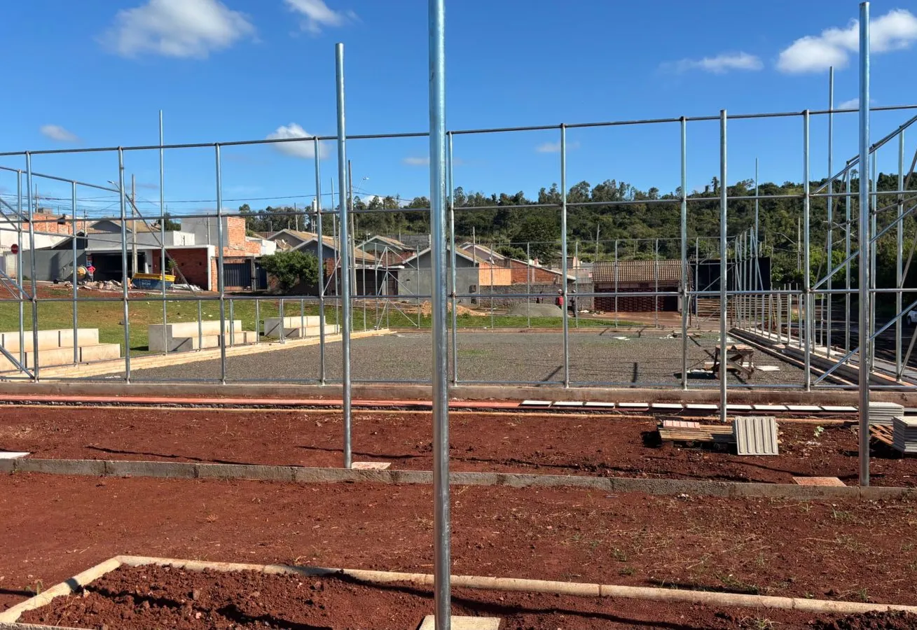  PREFEITURA TRANSFORMA TERRENO NO CONJUNTO JOÃO THEODORO EM NOVO ESPAÇO DE ESPORTE, LAZER E CONVIVÊNCIA