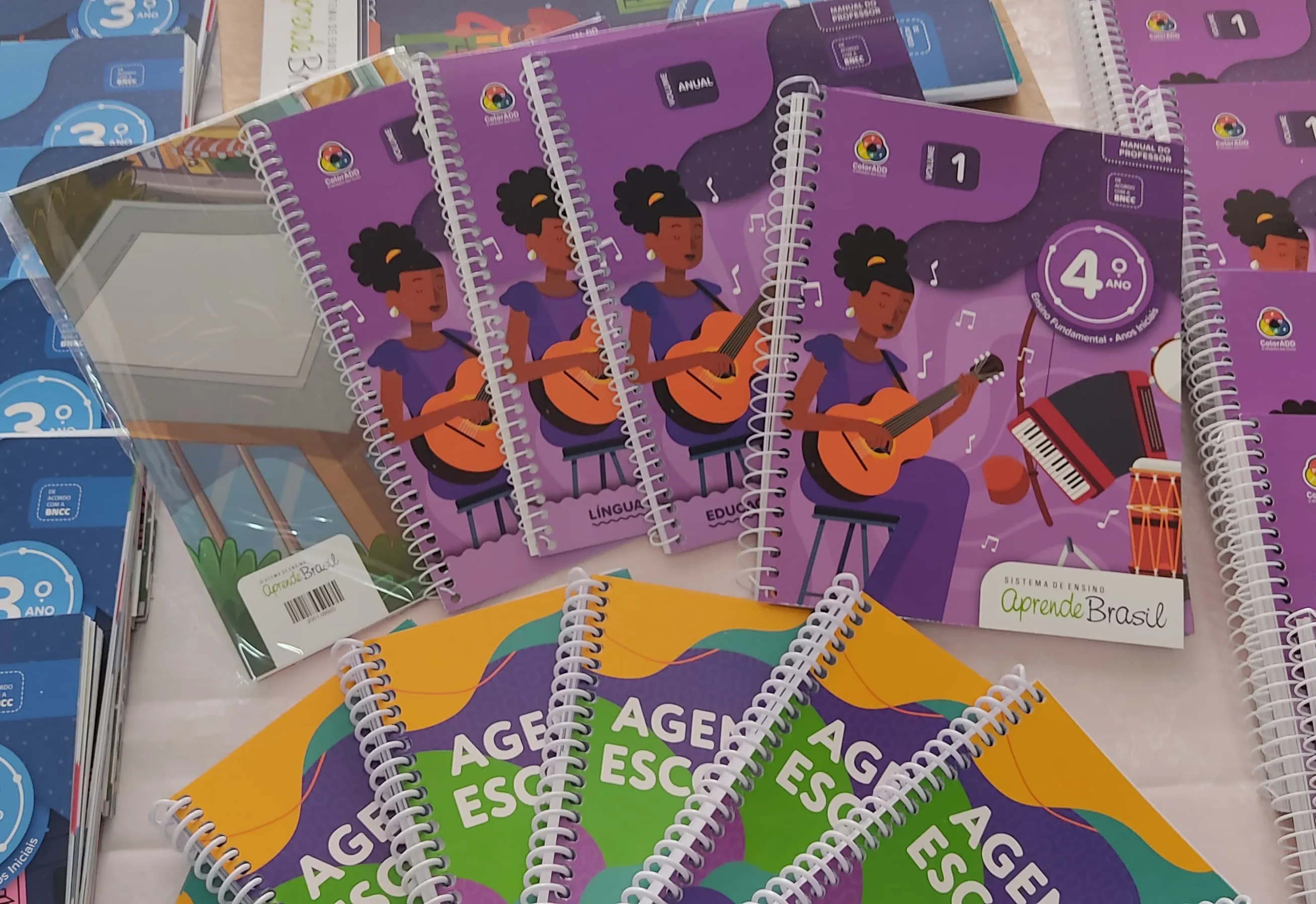 PREFEITURA INVESTE EM MATERIAIS EDUCACIONAIS DE EXCELÊNCIA PARA ALUNOS, PROFESSORES E DIRETORES DA REDE MUNICIPAL DE EDUCAÇÃO