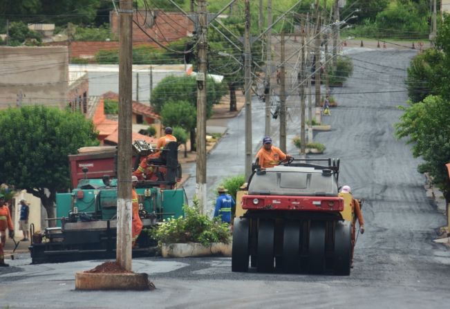 Comunidade recebe melhorias asfálticas em diversas localidades