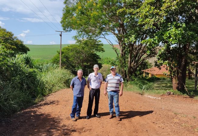 LIBERAÇÃO DA ORDEM DE SERVIÇO PARA PAVIMENTAÇÃO POLIÉDRICA NA ESTRADA RURAL DE ACESSO AO BAIRRO TRÊS ÁGUAS EM BANDEIRANTES-PR.