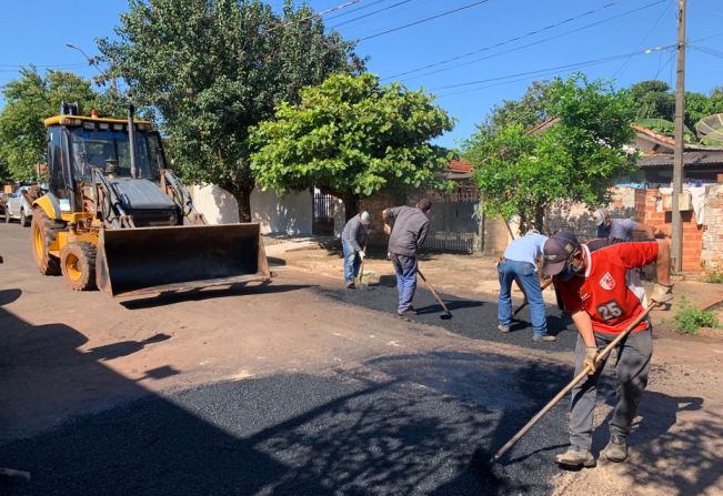 Operação Tapa Buraco está sendo realizado em diversos bairros da cidade.