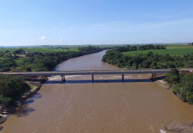 Inaugurada ponte que liga Bandeirante e Itambaracá