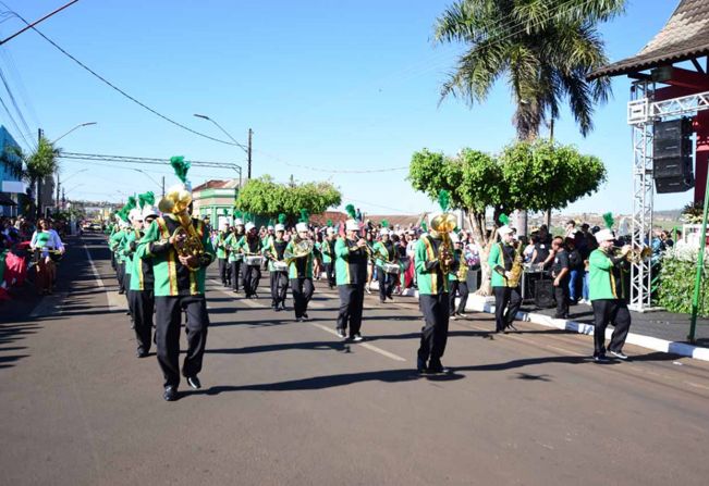 Banda Municipal de Bandeirantes é lançada oficialmente durante Desfile Cívico