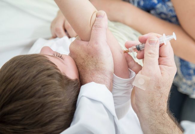 Crianças e gestantes devem tomar vacina contra gripe 
