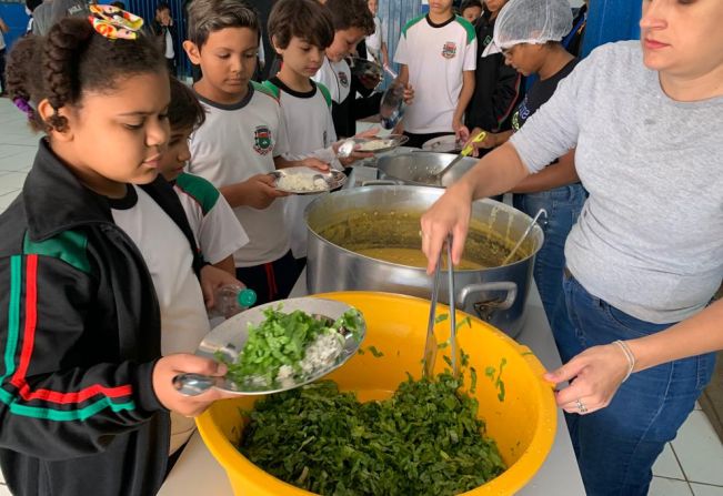 Prefeitura de Bandeirantes oferece mais de 6 mil refeições por dia na rede municipal de ensino.