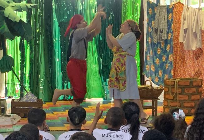 ESCOLA YUKITI MATIDA RECEBE ESPETÁCULO TEATRAL 