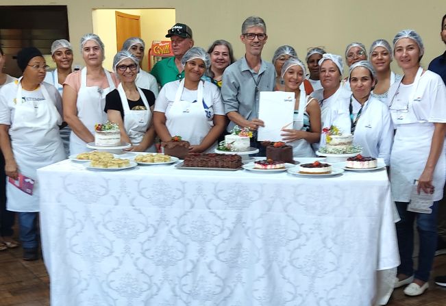 PREFEITURA DE BANDEIRANTES CONCLUI CURSO DE PREPARAÇÃO E DECORAÇÃO DE BOLOS E TORTAS