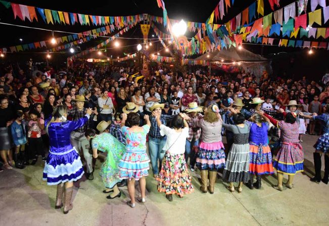 ‘1º Arraiá Municipal’ reúne milhares de pessoas no Parque do Povo