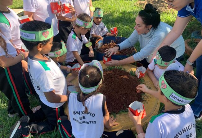 Dia Mundial do Meio Ambiente é marcado por conscientização, distribuição e plantio de árvores.