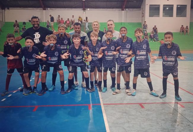 CATEGORIAS DE BASE MOVIMENTAM O FUTSAL NA COPA CREM EM BANDEIRANTES.